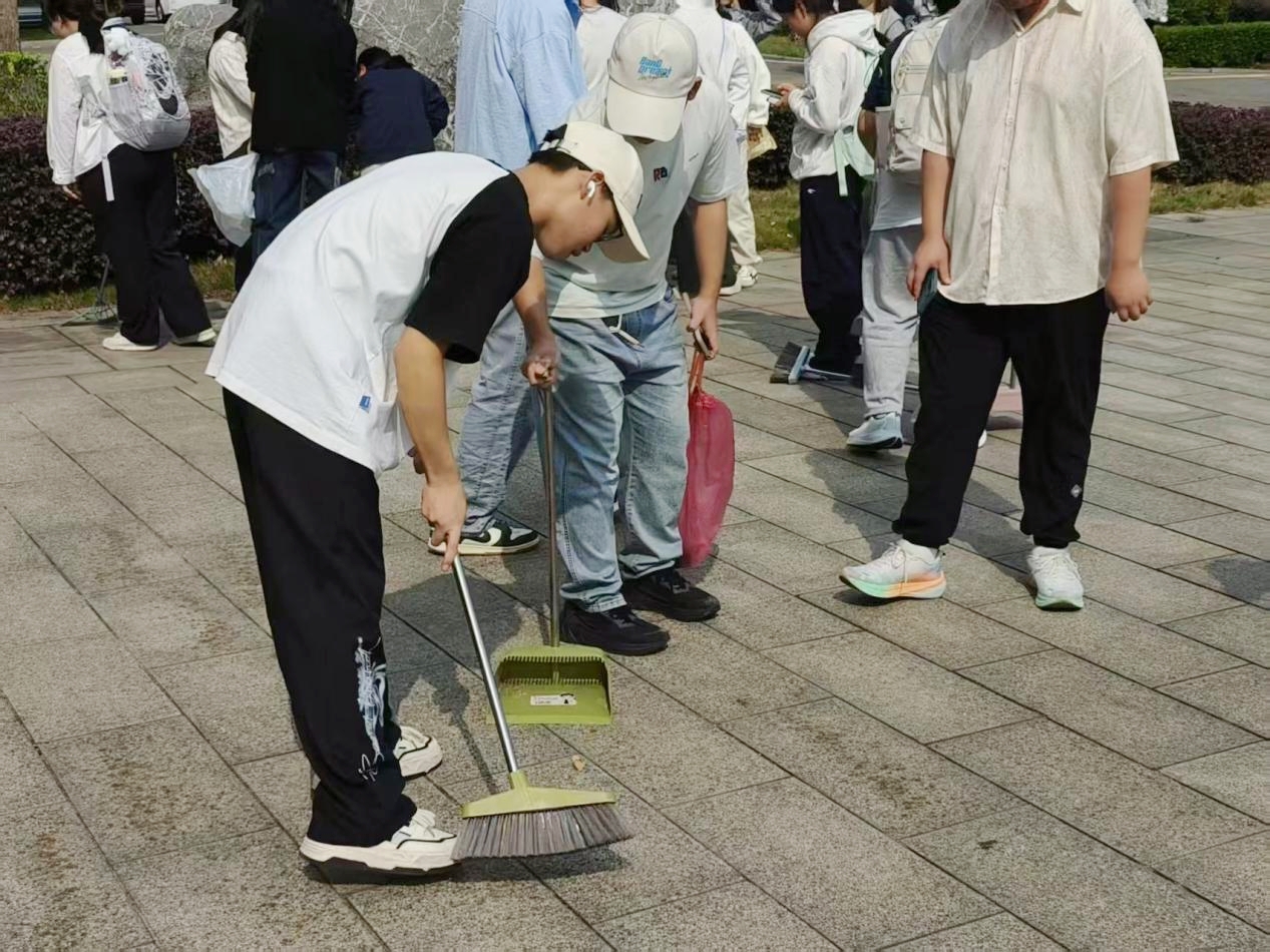 ea7457d9677144f2b417ba7e94fe3ad7.jpg ea7457d9677144f2b417ba7e94fe3ad7.jpg